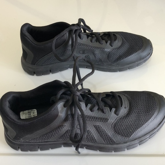 CHAMPIONS ALL BLACK MEMORY FOAM SNEAKERS. SIZE US9 - Picture 2 of 14